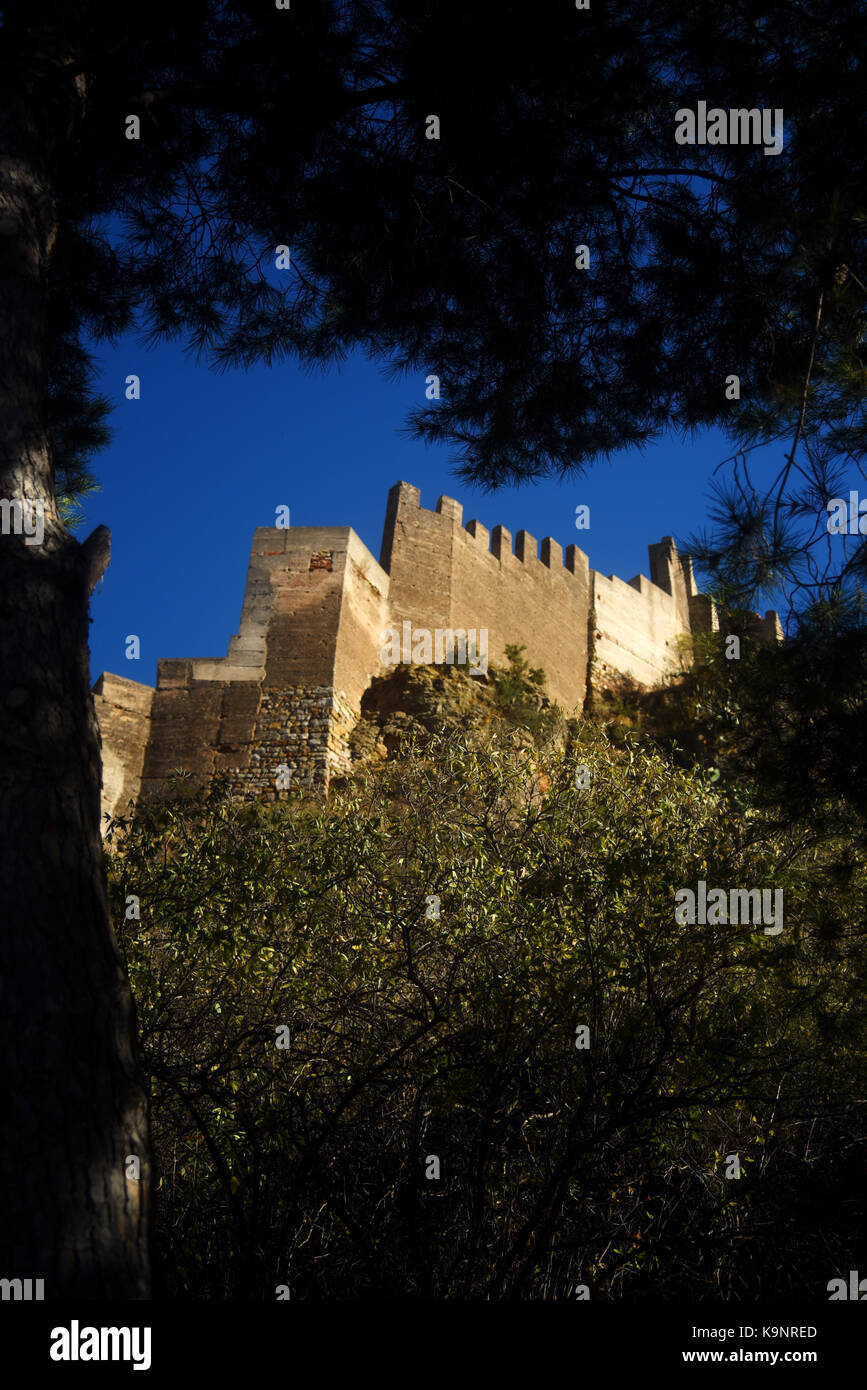 Le château de Sagunto est une forteresse située au sommet de la colline qui protège la ville de Sagunto, à Valence. Photo : Eduardo Manzana Banque D'Images