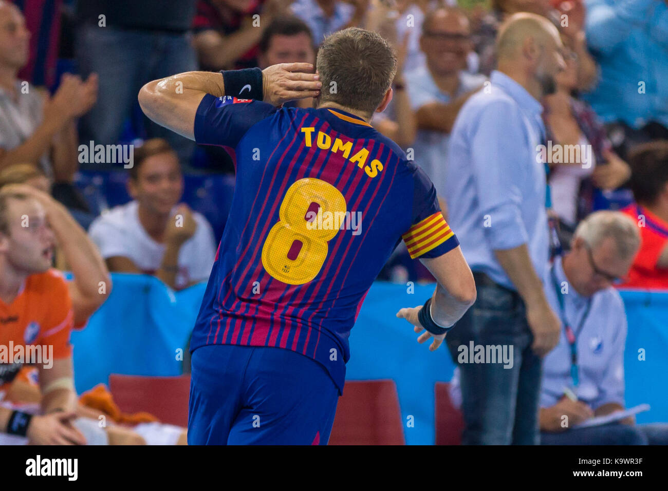 Espagne - 23 septembre : victor tomas gonzalez fête marquant le but pendant le match entre le FC Barcelone contre l'ifk kristianstad, pour l'2017/18 ehf men's champions league phase de groupes, a joué au Palau blaugrana le 23 septembre 2017 à Barcelone, Espagne. crédit : gtres información más comuniación sur ligne, s.l./Alamy live news Banque D'Images