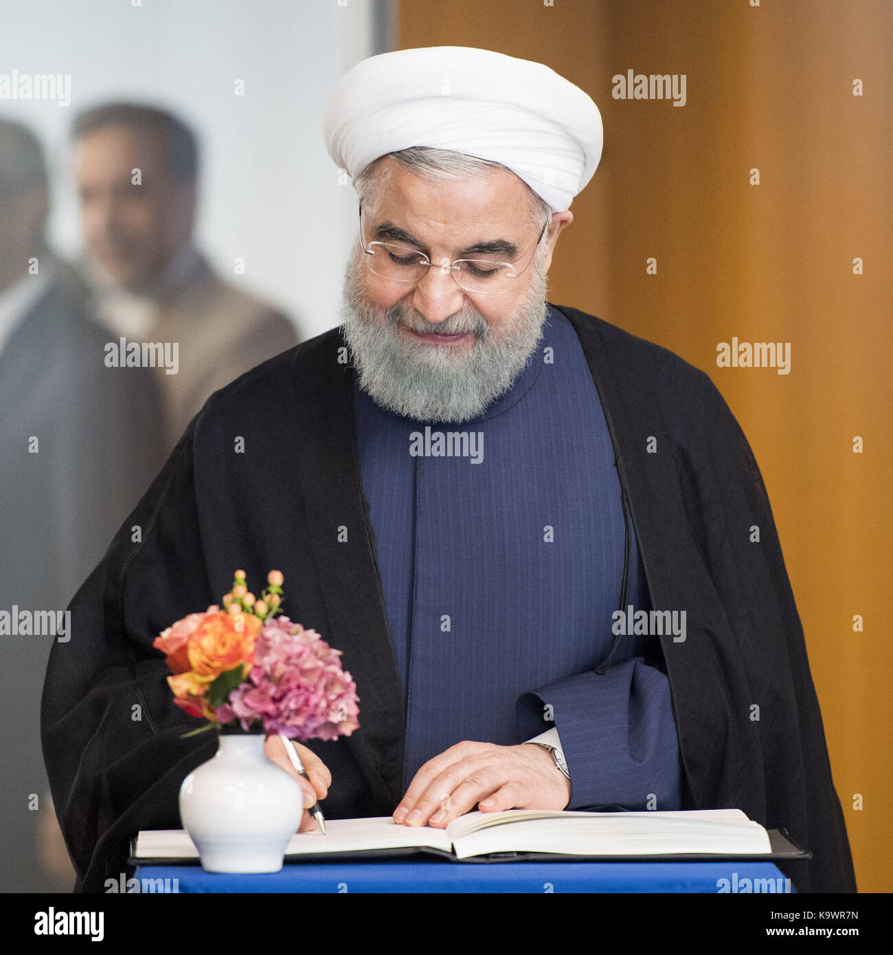 New York, NY, USA. 18 sep, 2017. Hassan rouhani, président, République islamique d'Iran, la signature du livre d'or sur l'Organisation des Nations unies à New York, NY Le 18 septembre 2017. crédit : michael brochstein/zuma/Alamy fil live news Banque D'Images