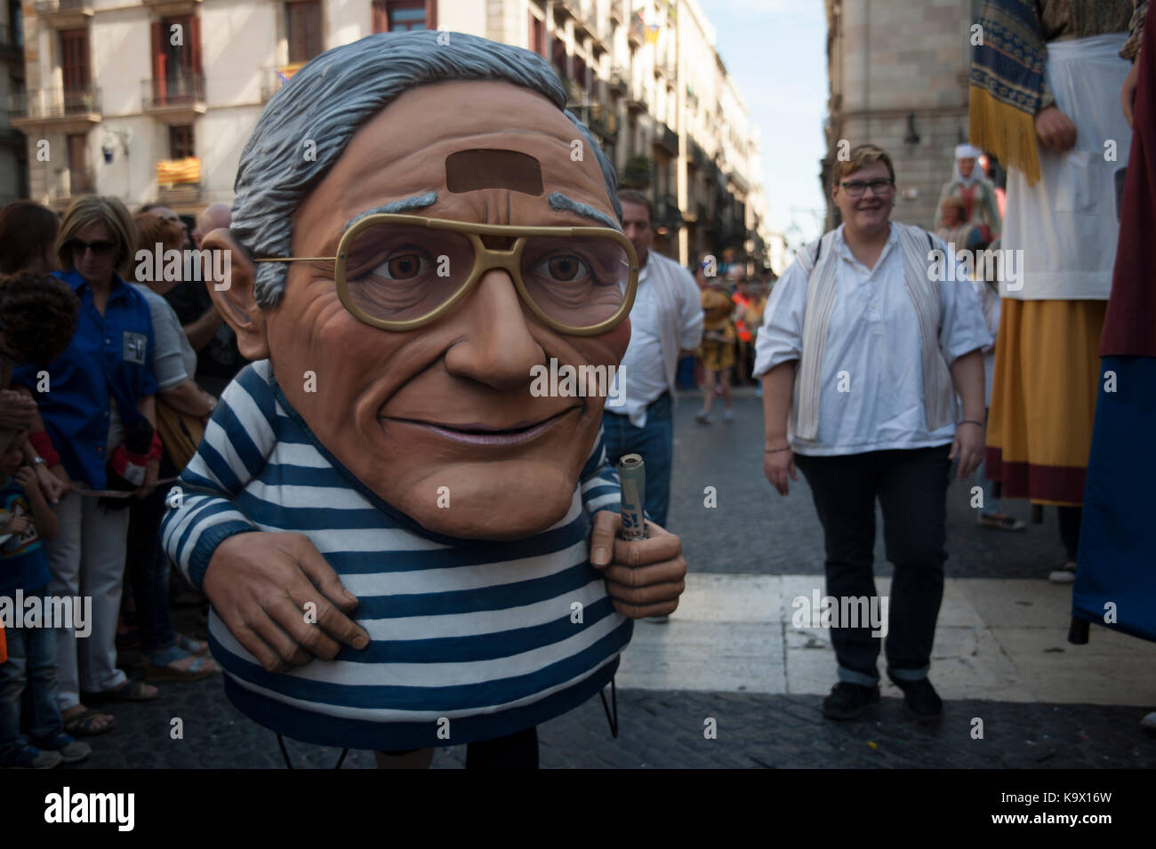 L'Espagne. September 24th, 2017. Des géants et des grosses têtes aller danser dans les rues de Barcelone au son des tambours. Crédit : Charlie Perez/Alamy Live News Banque D'Images