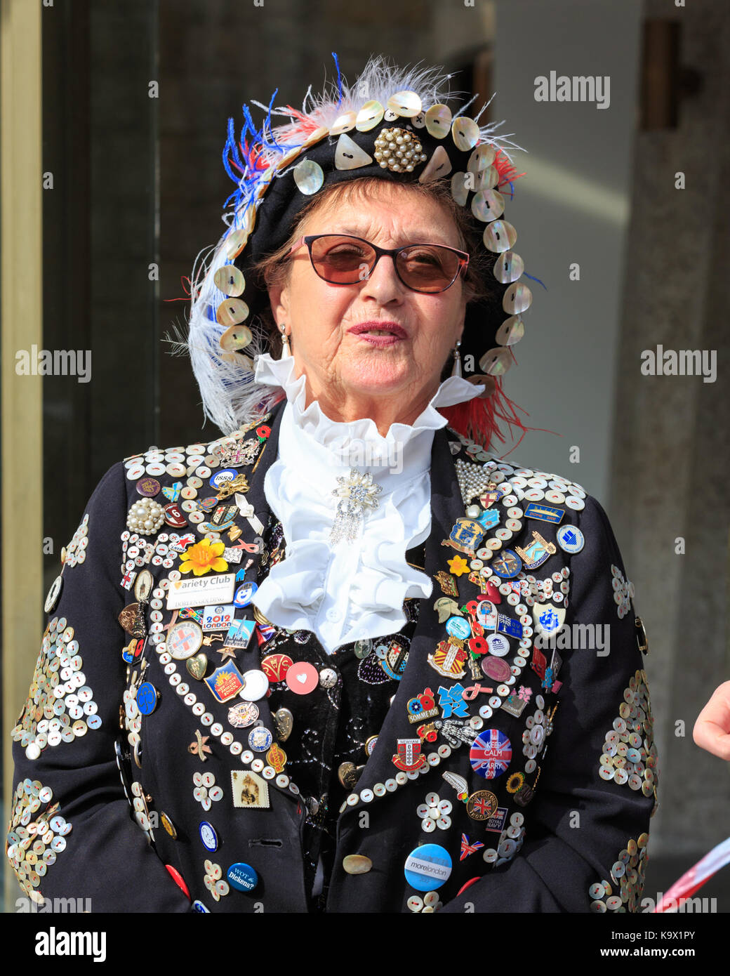 Ville de London, le 24 septembre 2017. L'Assemblée pearly Kings and Queens Harvest Festival à guildhall yard dans la ville de Londres,célébrer l'abondance de la moisson d'automne avec animations traditionnelles. Morris dancing, maypole dance, fanfares et personnages colorés à l'événement traditionnel Banque D'Images