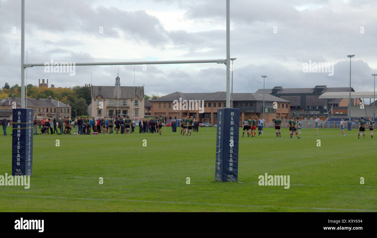 Match de rugby de l'école secondaire de glasgow anniesland vieille école en arrière-plan Banque D'Images