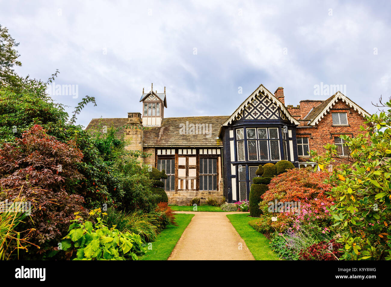 Manoir élisabéthain historique de rufford old hall et le jardin. Banque D'Images