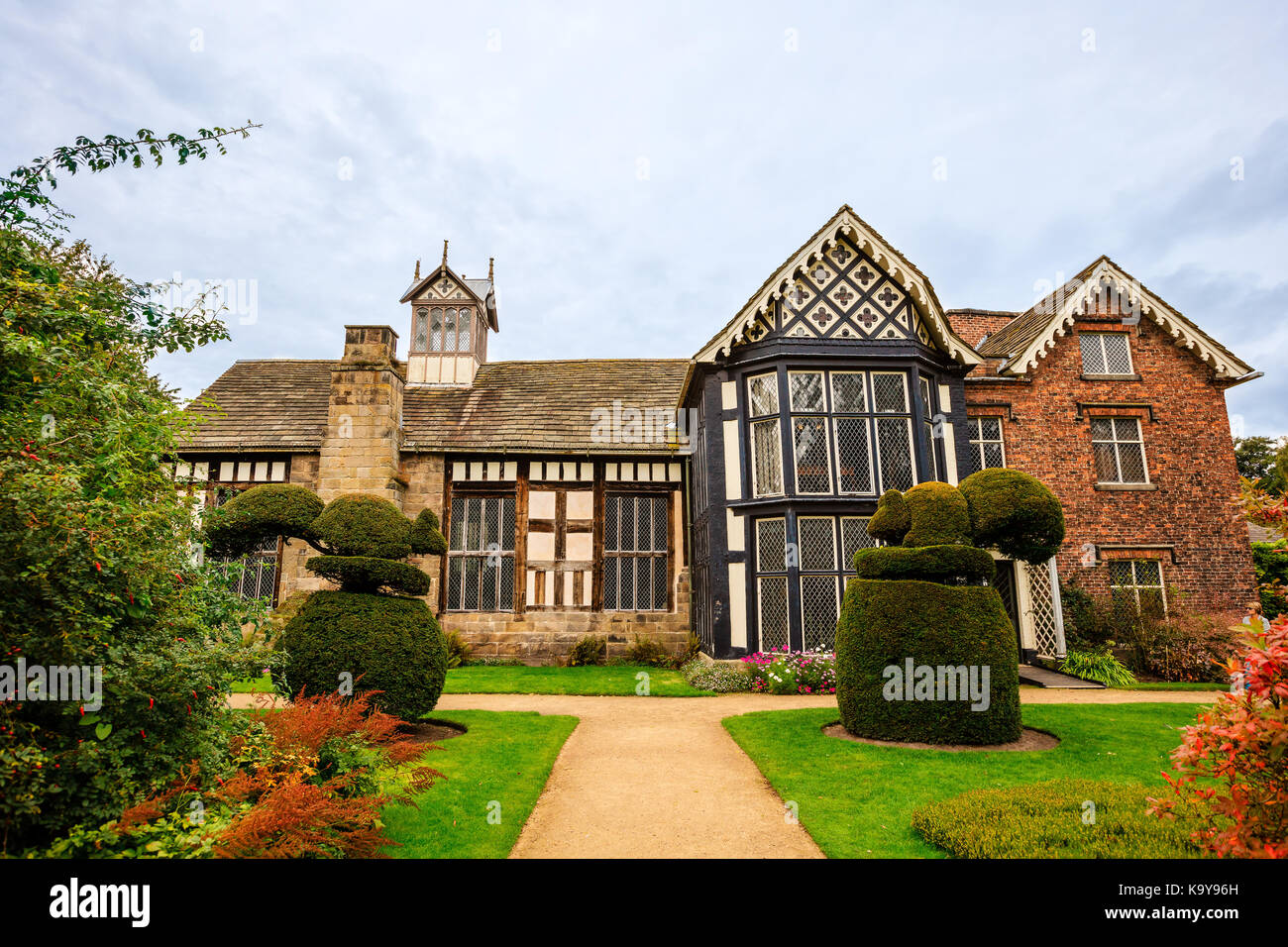 Manoir élisabéthain historique de rufford old hall et le jardin. Banque D'Images