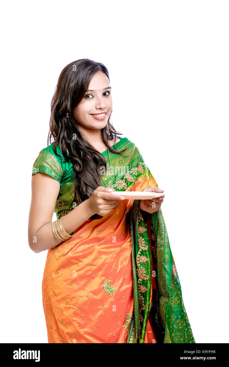 Happy young Beautiful woman in traditional traditionnel indien sari Banque D'Images