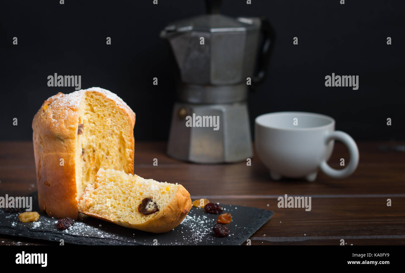Pâtisserie italienne sur un plateau en pierre de sucre un Banque D'Images
