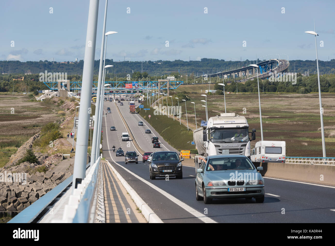 Le Havre, France - 24 août 2017 : voitures à pont de Normandie, pont sur seine près du havre Banque D'Images