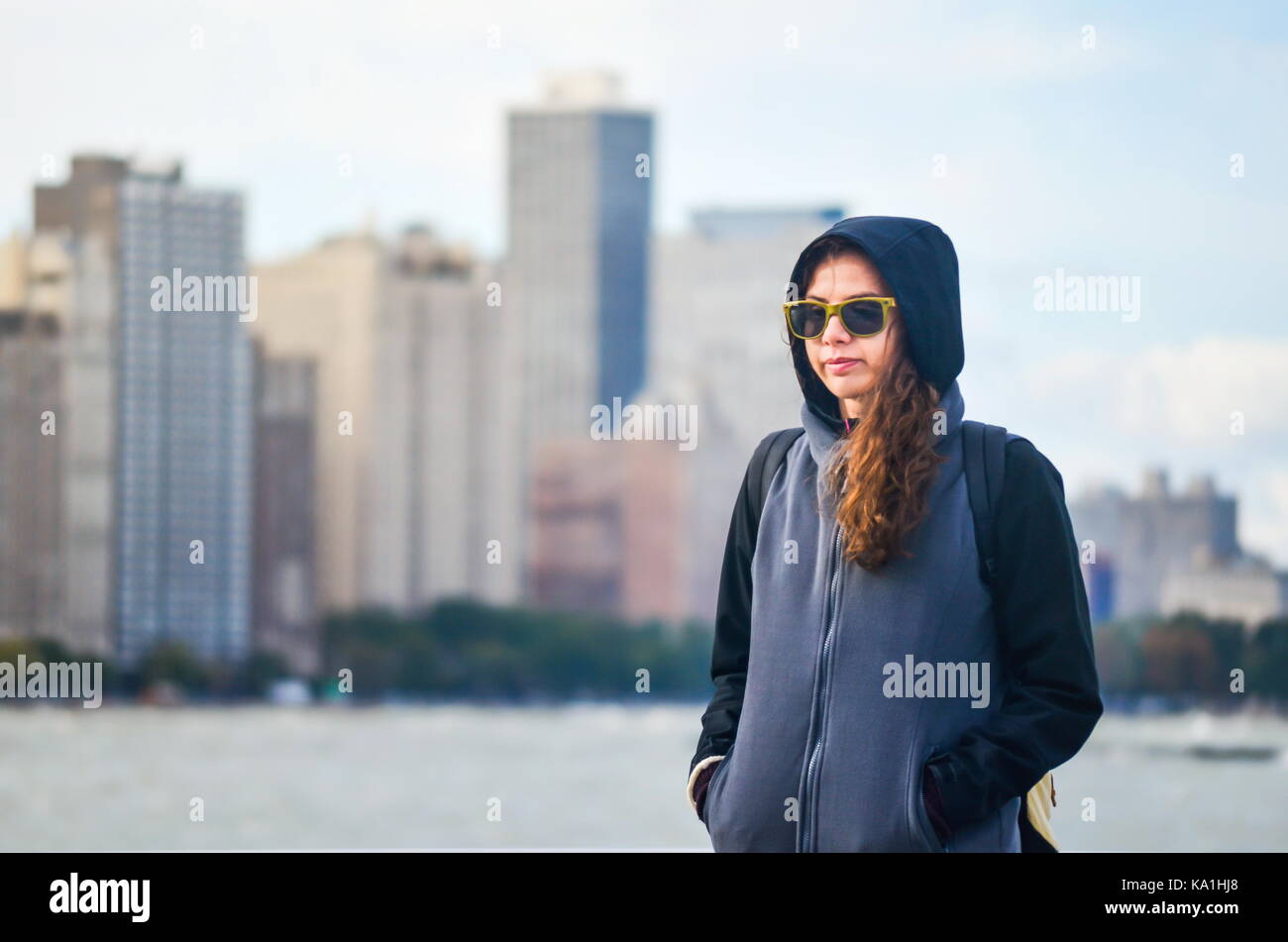 Woman admiring chicago cityscape du point de vue Banque D'Images