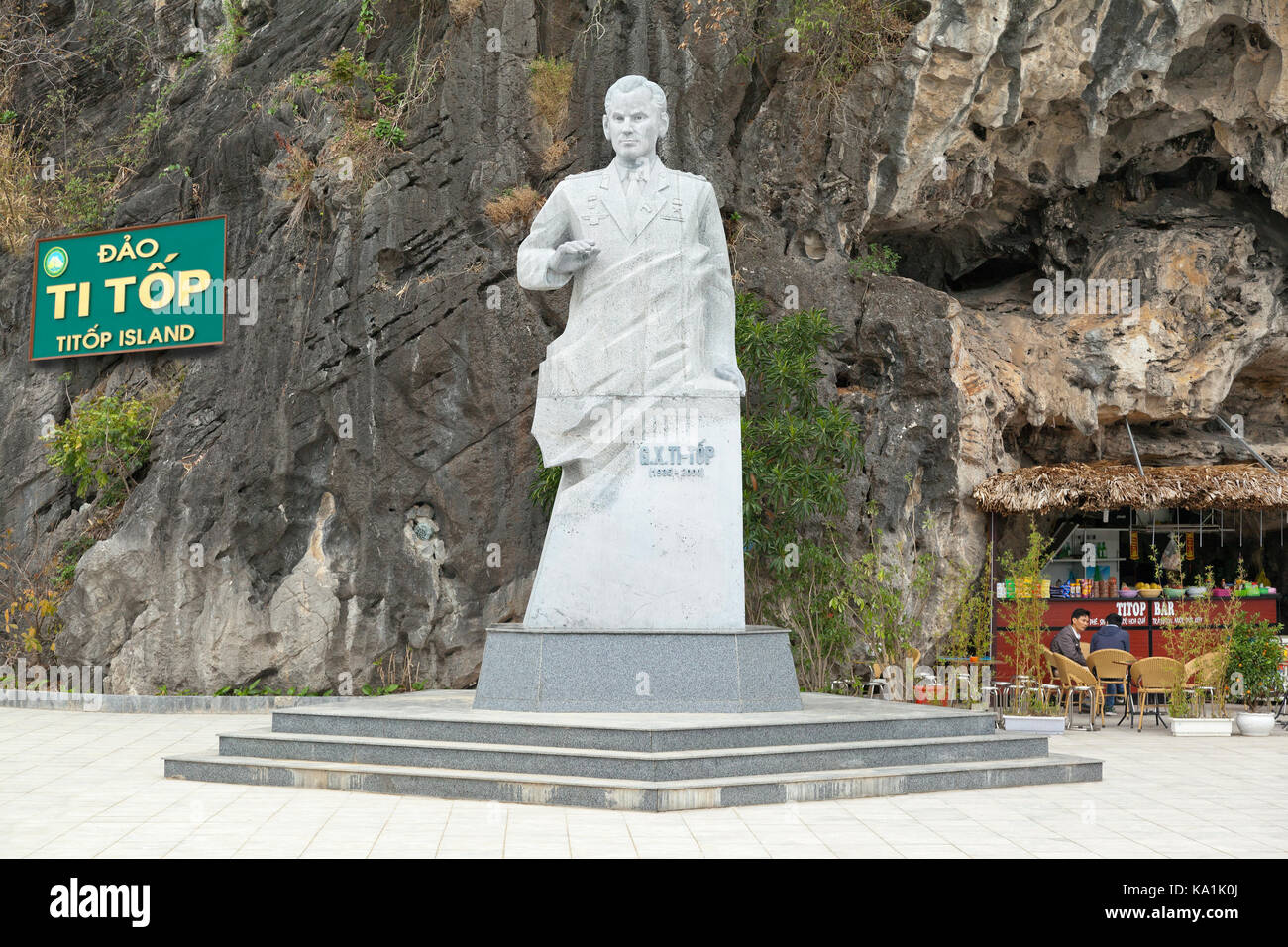 Statue de cosmonaute Gherman Titov, l'île Ti Top, Halong Bay, Vietnam Banque D'Images