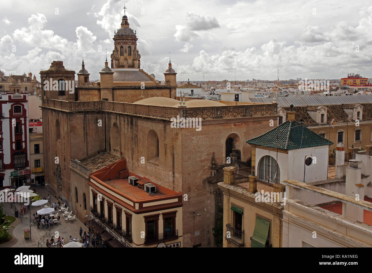 Eglise de l'Annunciatio, Séville - vue depuis le Metropol parasol Banque D'Images