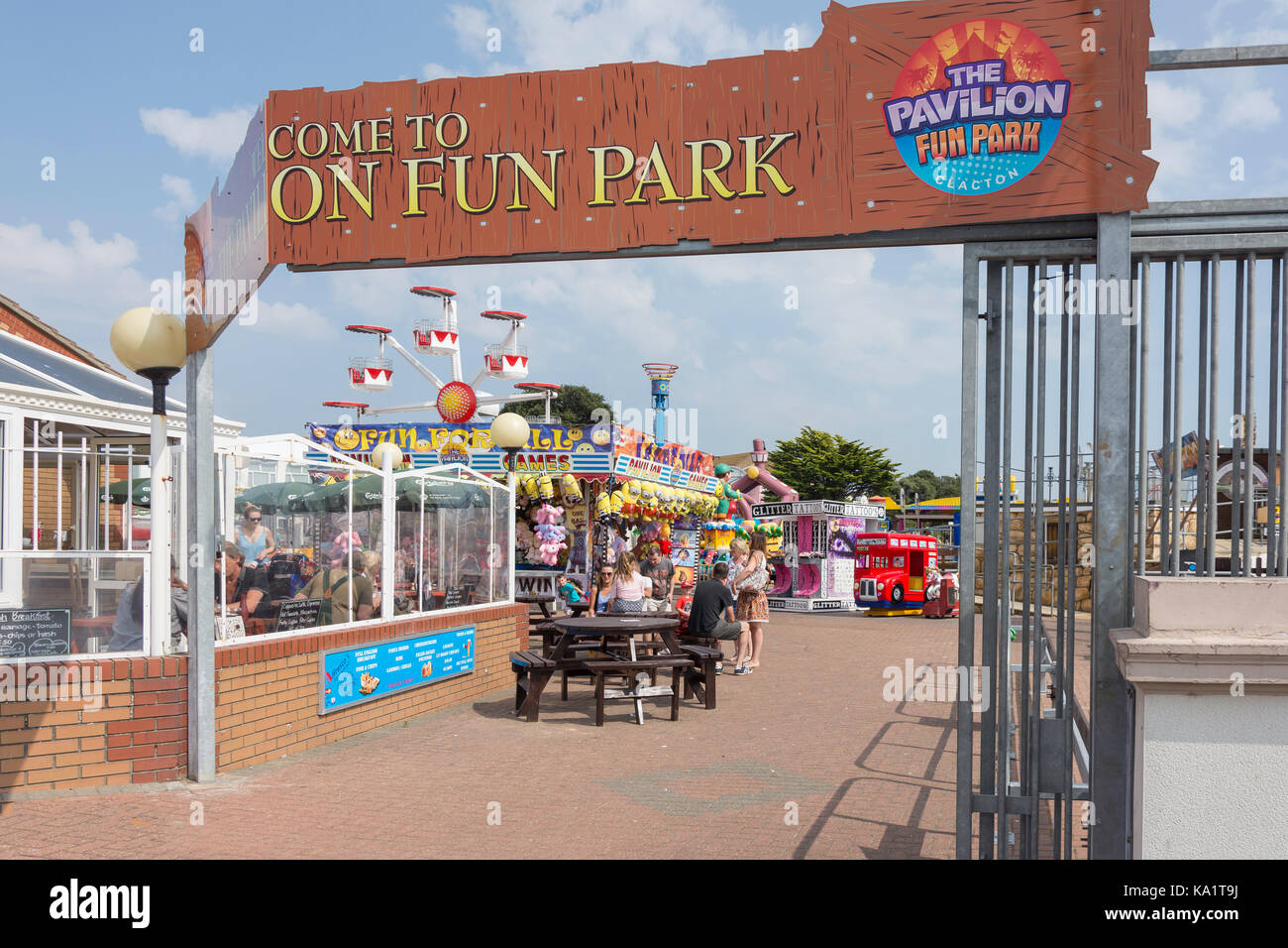 Entrée de la Pavlion Fun Park sur front de mer, Clacton-on-Sea, Essex, Angleterre, Royaume-Uni Banque D'Images