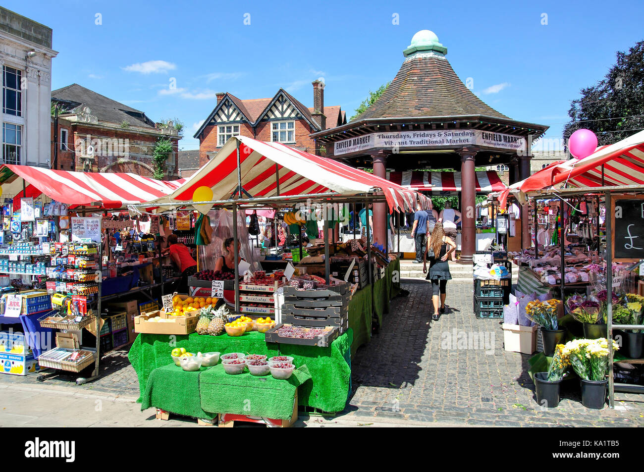 Marché d'Enfield, Place du marché, Enfield Town, London Borough of Enfield, Greater London, Angleterre, Royaume-Uni Banque D'Images