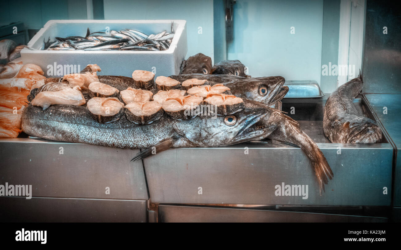 Poissons produisent à un marché aux poissons Banque D'Images