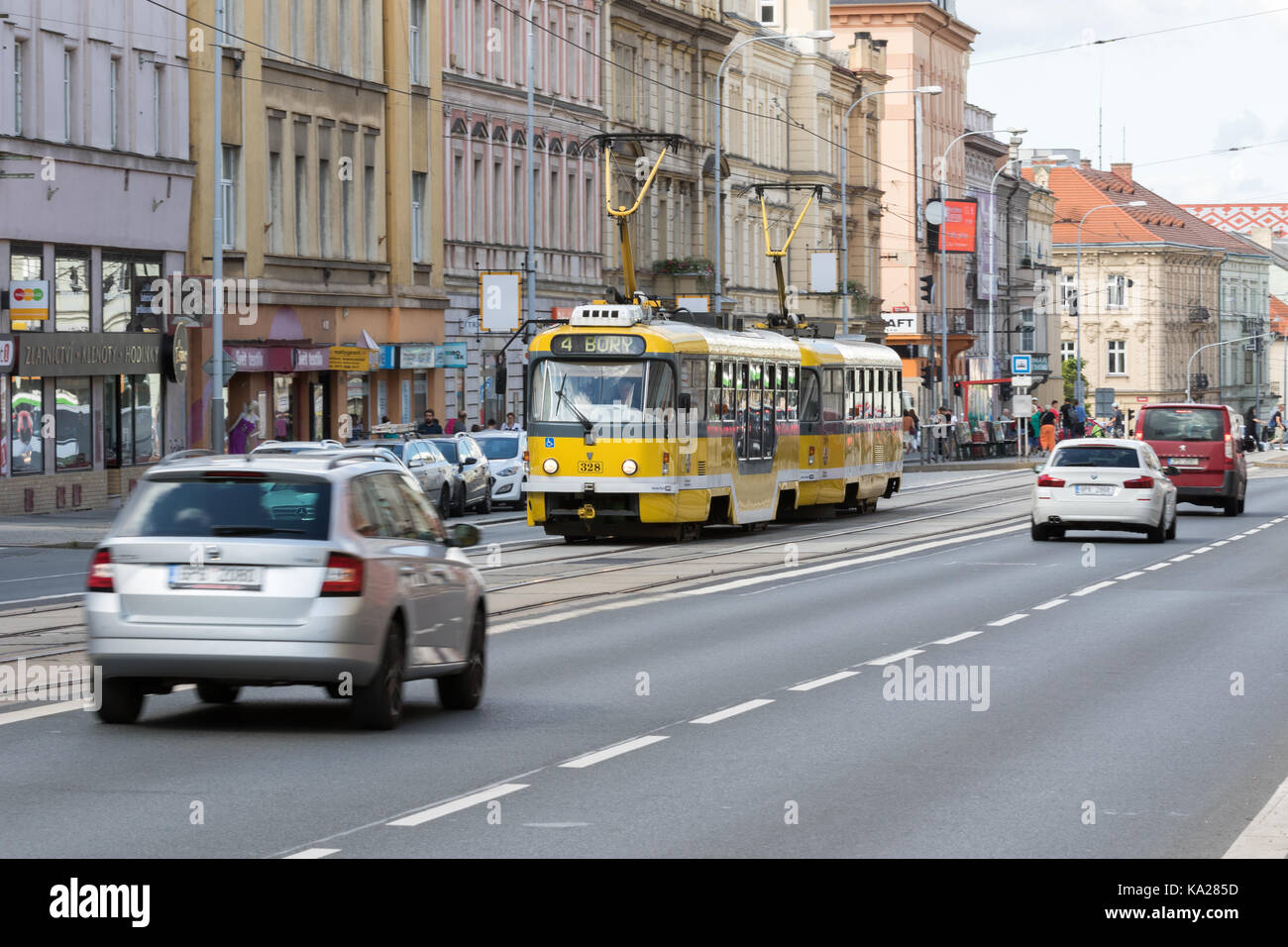 Pilsen, République tchèque - 16 août 2017 : l'exécution d'un tramway jaune en ville Banque D'Images