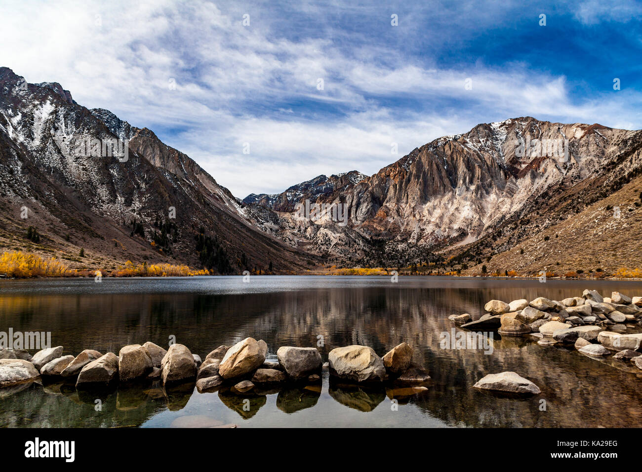 Condamner Lake dans l'Est de la Sierra Nevada à l'automne de 2012 Banque D'Images