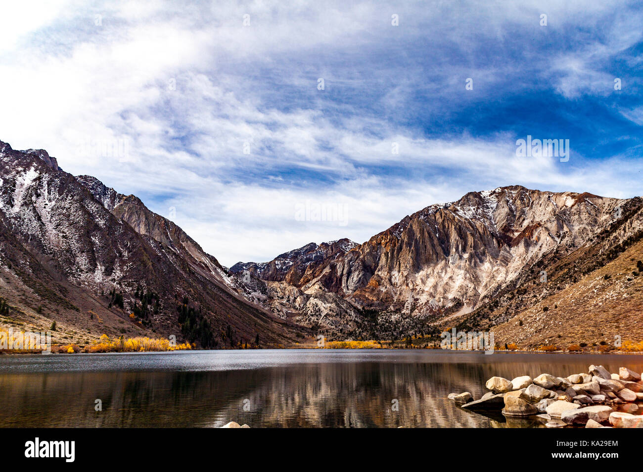 Condamner Lake dans l'Est de la Sierra Nevada à l'automne de 2012 Banque D'Images