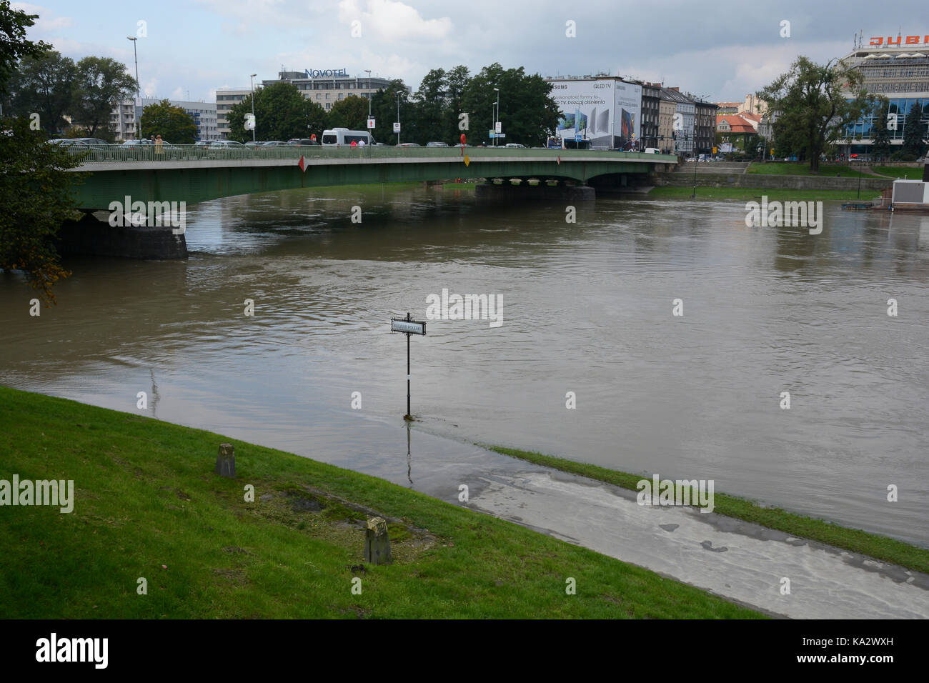 Cracovie, Pologne. 24 Septembre, 2017. Météo à Pologne : forte pluie en Pologne Petite, légère les inondations à Cracovie IWONA Crédit : Fijoł/Alamy Live News Banque D'Images