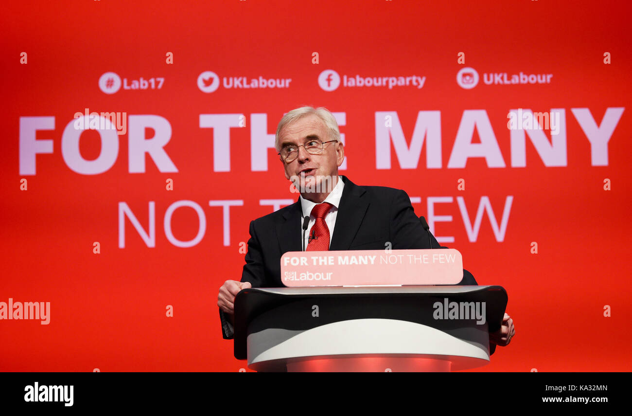 Brighton, Royaume-Uni. 25 septembre 2017. John McDonnell, député travailliste de Hayes et Harlington, et le Shadow Chancelier de l'Echiquier, prononcent aujourd'hui son discours à la Conférence du Parti travailliste au Brighton Centre Banque D'Images