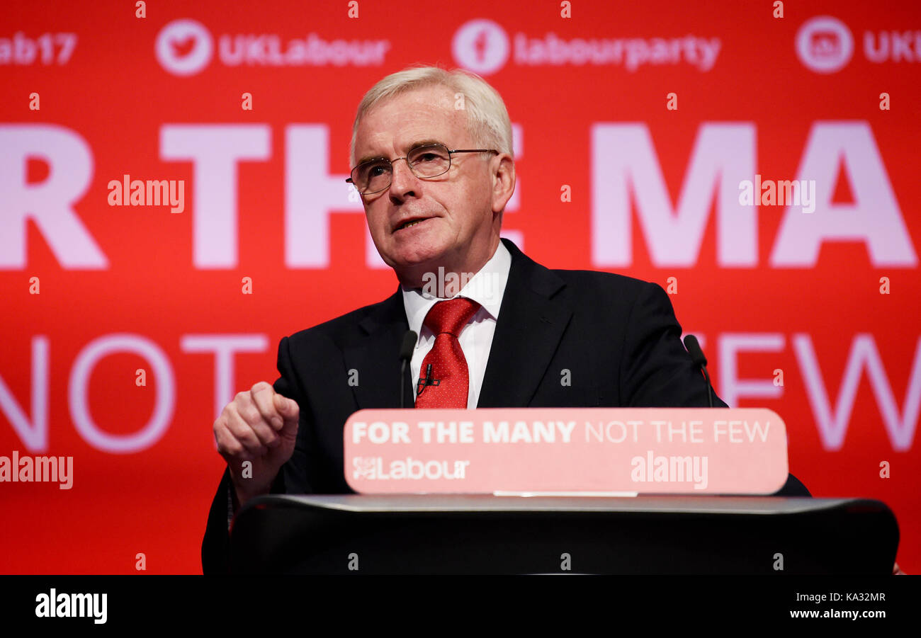 Brighton, Royaume-Uni. 25 septembre 2017. John McDonnell, député travailliste de Hayes et Harlington, et le Shadow Chancelier de l'Echiquier, prononcent aujourd'hui son discours à la Conférence du Parti travailliste au Brighton Centre Banque D'Images