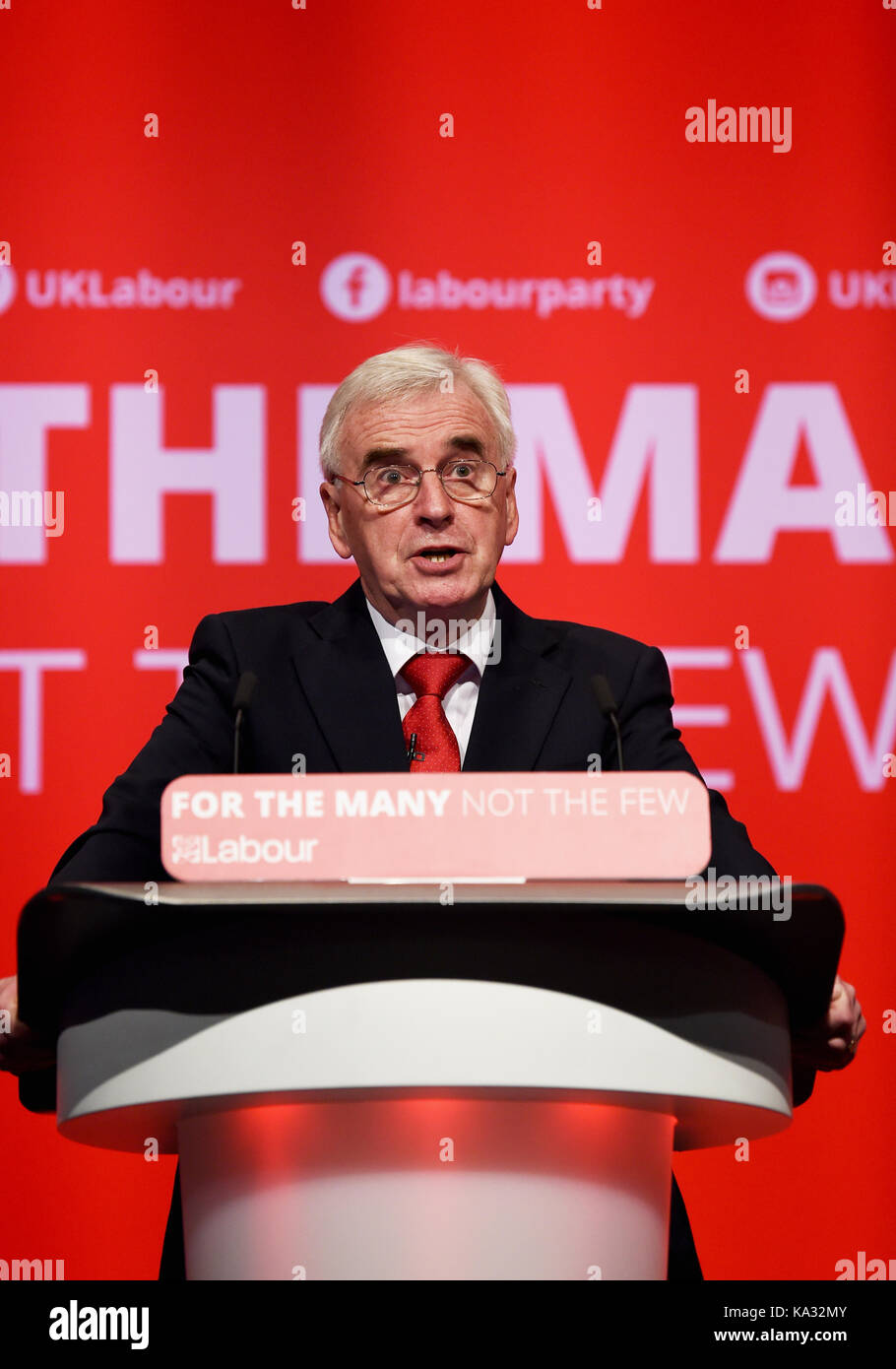 Brighton, Royaume-Uni. 25 septembre 2017. John McDonnell, député travailliste de Hayes et Harlington, et le Shadow Chancelier de l'Echiquier, prononcent aujourd'hui son discours à la Conférence du Parti travailliste au Brighton Centre Banque D'Images