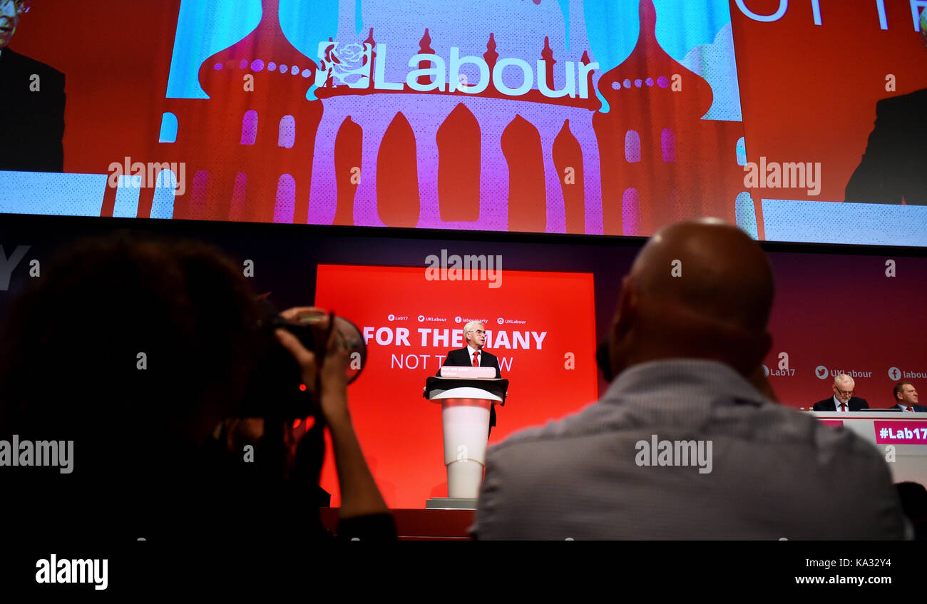 Brighton, UK. 25 septembre, 2017. john mcdonnell l'ombre chancelier de l'échiquier fait son discours lors de la conférence du parti travailliste dans le Brighton Centre aujourd'hui crédit : Simon dack/Alamy live news Banque D'Images