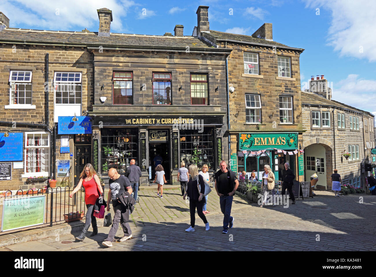 Boutiques en haut de Main Street, Haworth Banque D'Images