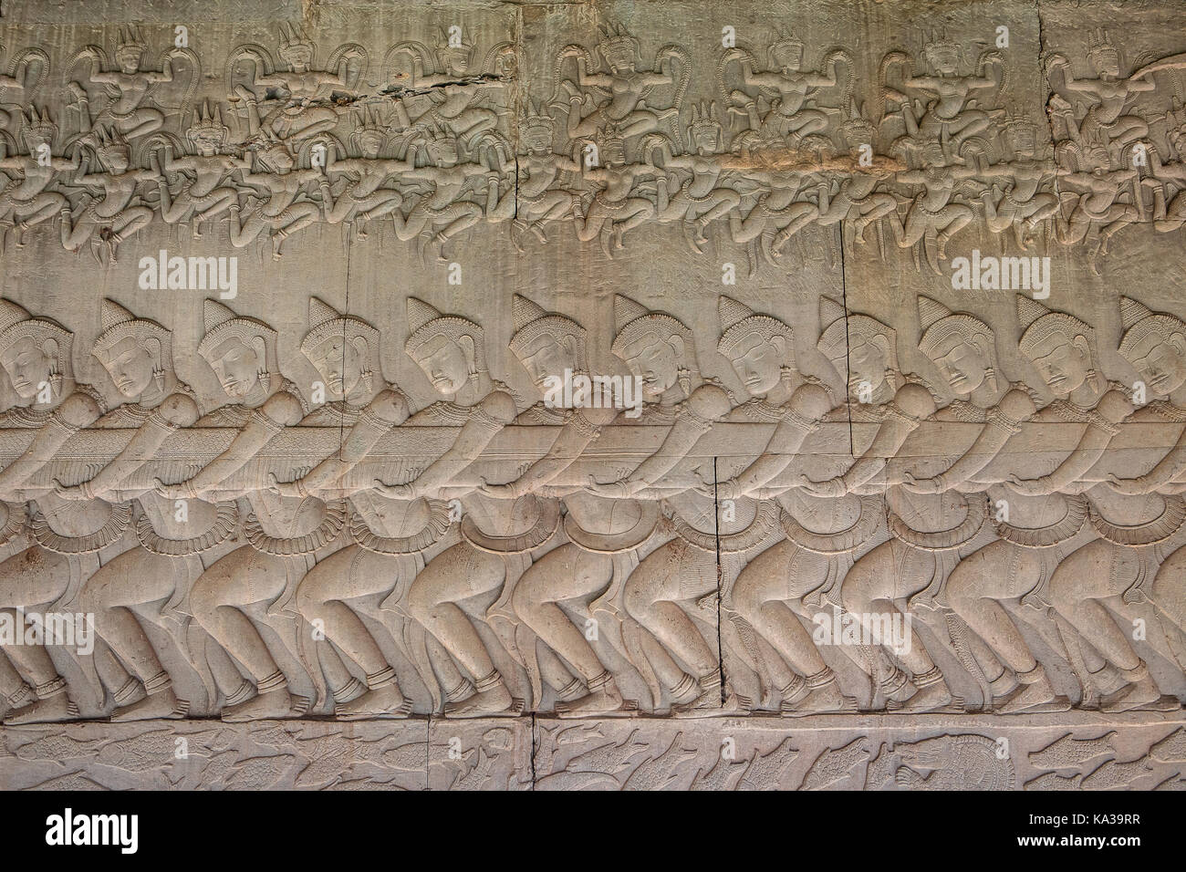 Bas relief sur le mur, le murissement de l'océan du lait, à Angkor Wat, Siem Reap, Cambodge Banque D'Images