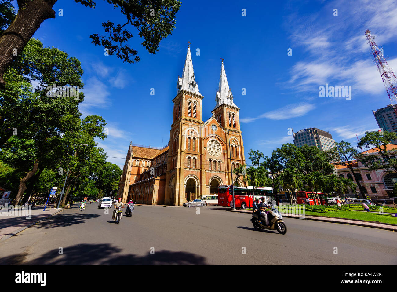 La cathédrale Notre Dame (vietnamien : Nha Tho duc ba), construire en 1883 à Ho Chi Minh City, Vietnam. l'église est établie par des colons français. Banque D'Images