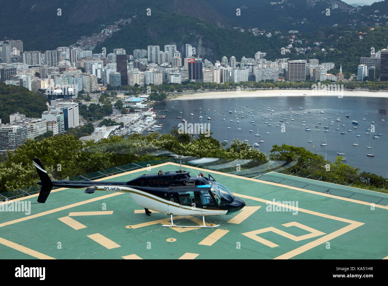 Atterrissage en hélicoptère sur le mont Sugarloaf, Rio de Janeiro, Brésil, Amérique du Sud Banque D'Images