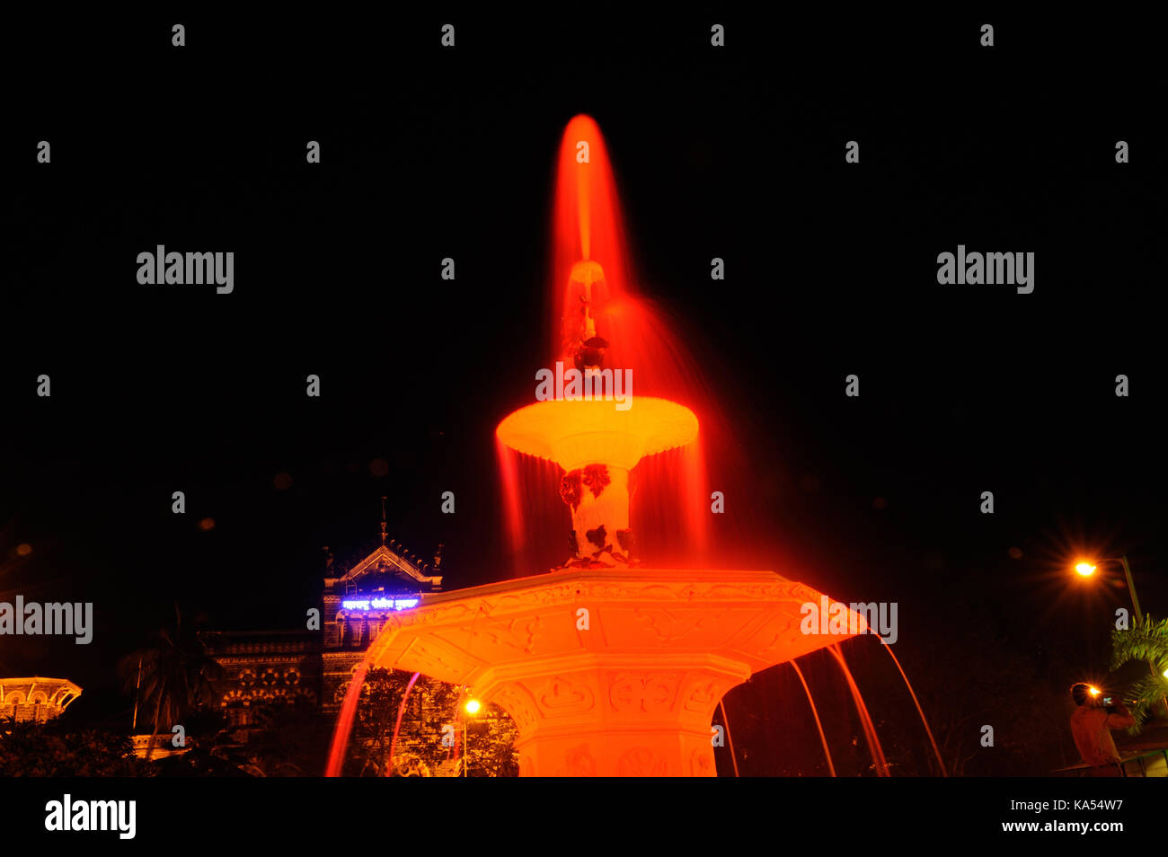 Wellington éclairé fontaine, Mumbai, Maharashtra, Inde, Asie Banque D'Images