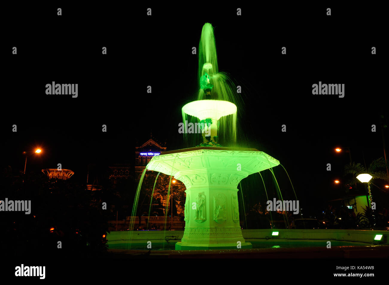 Wellington éclairé fontaine, Mumbai, Maharashtra, Inde, Asie Banque D'Images