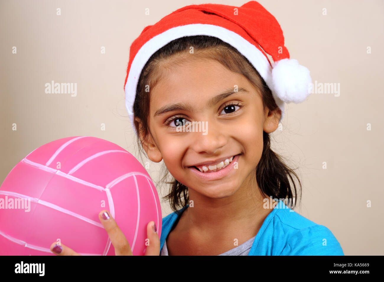 Enfant girl wearing santa cap , Inde, Asie M.# 736l Banque D'Images
