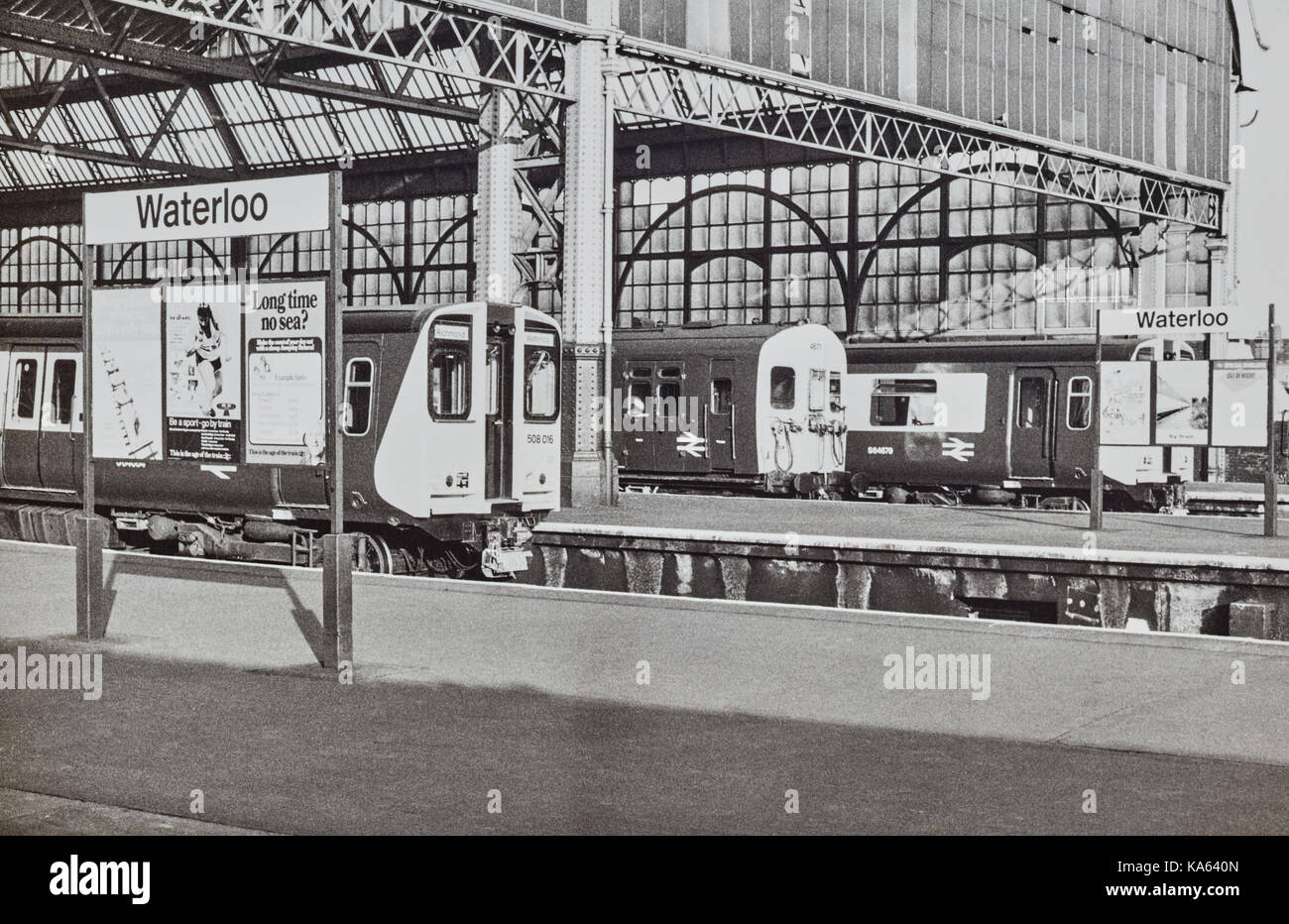 Des trains à la gare de Waterloo en 1980 Banque D'Images
