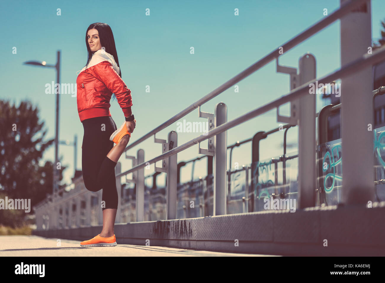 Lieu d'entraînement. belle jeune femme de la formation en milieu urbain Banque D'Images