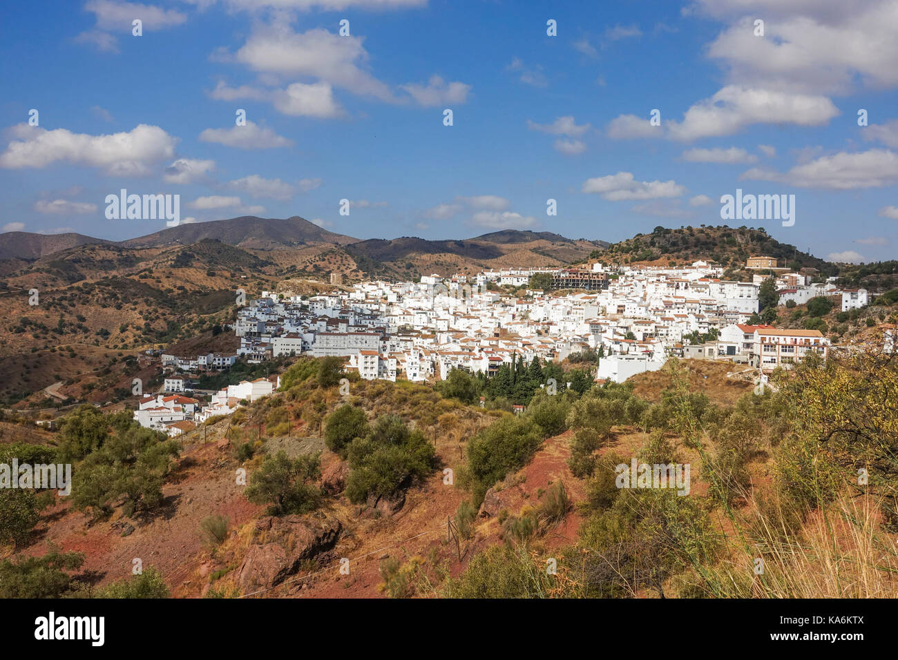 Le village andalou blanc d'Almogia, au sud de l'Espagne à l'intérieur des terres, la province de Malaga, Andalousie, espagne. Banque D'Images