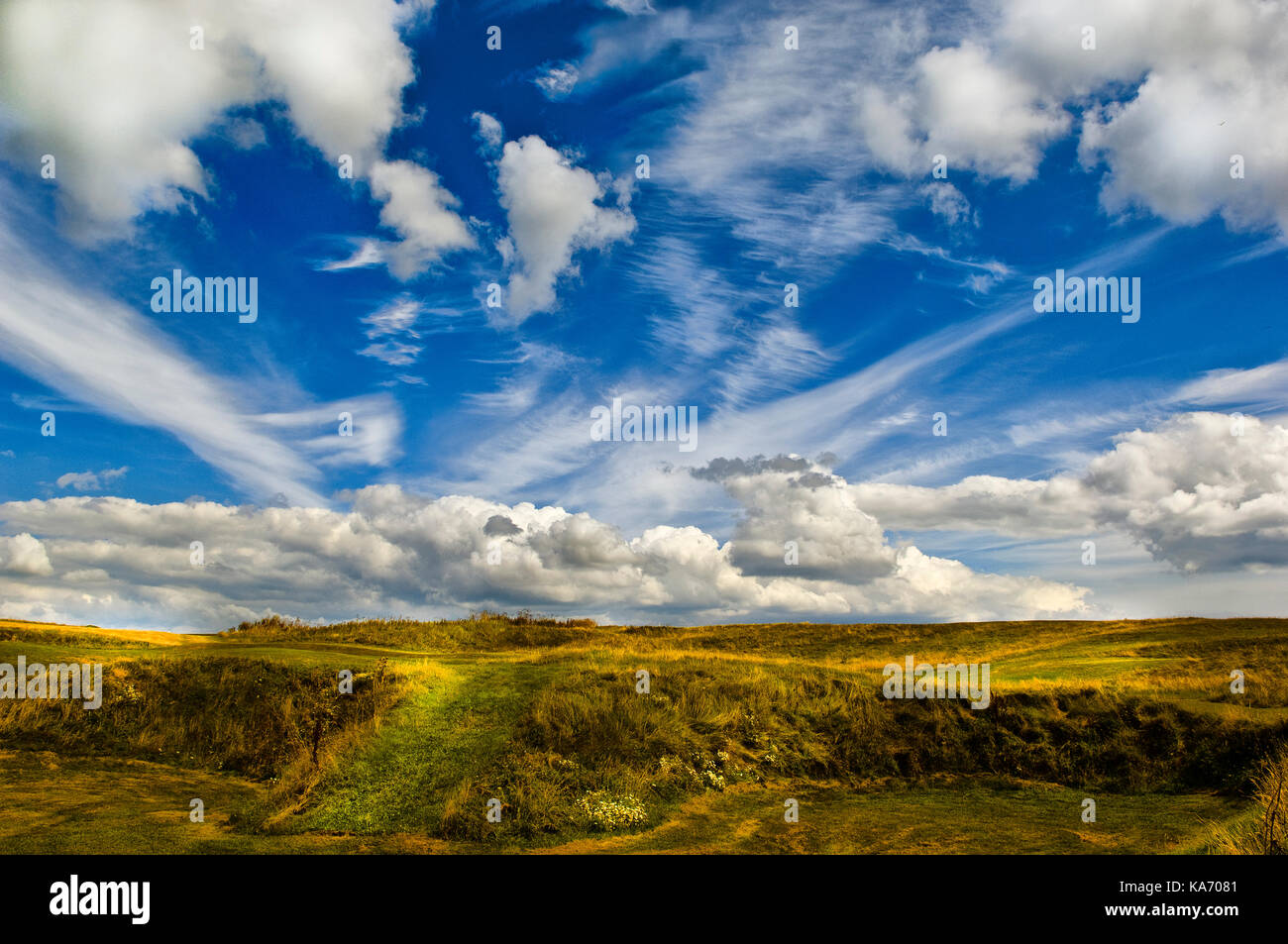 La formation de nuages spectaculaires sur les déserts sur le cours de golf à thurlestone dans devon - UK Banque D'Images