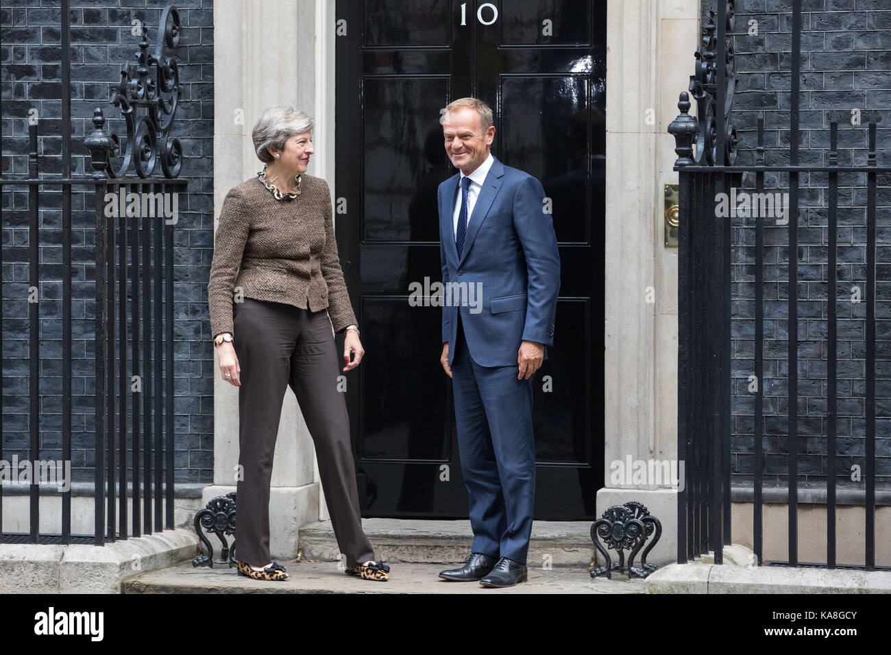 Londres, Royaume-Uni. 26 sep, 2017. premier ministre Donald Tusk accueille mai theresa, président du Conseil européen, avant leur première réunion depuis son discours à Florence établissant des plans pour une période de transition de deux ans suivant brexit. crédit : mark kerrison/Alamy live news Banque D'Images