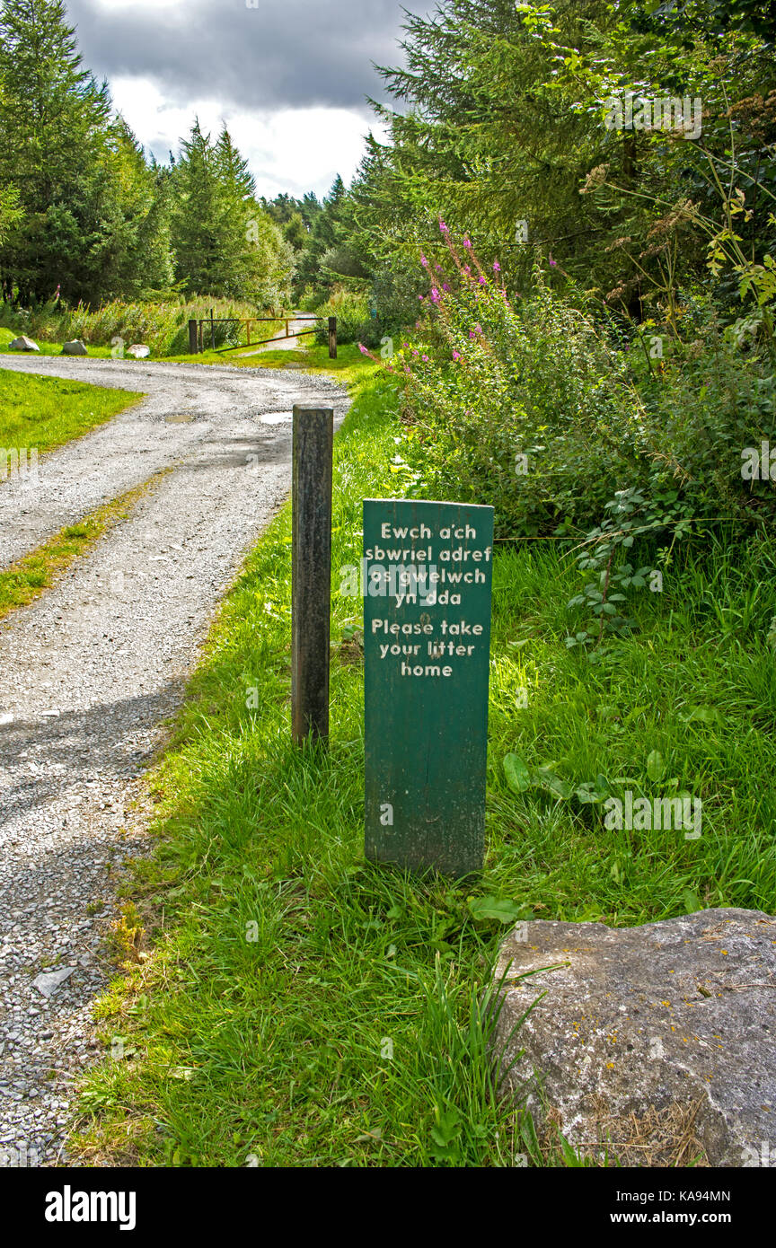 Entrée de parking et voie autour de llyn cefni Banque D'Images