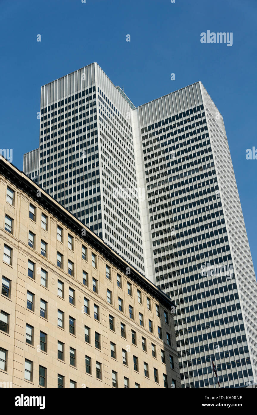 Édifice de la Confédération et la Place Ville Marie office tower à partir de l'avenue McGill College, au centre-ville de Montréal, Québec, Canada Banque D'Images