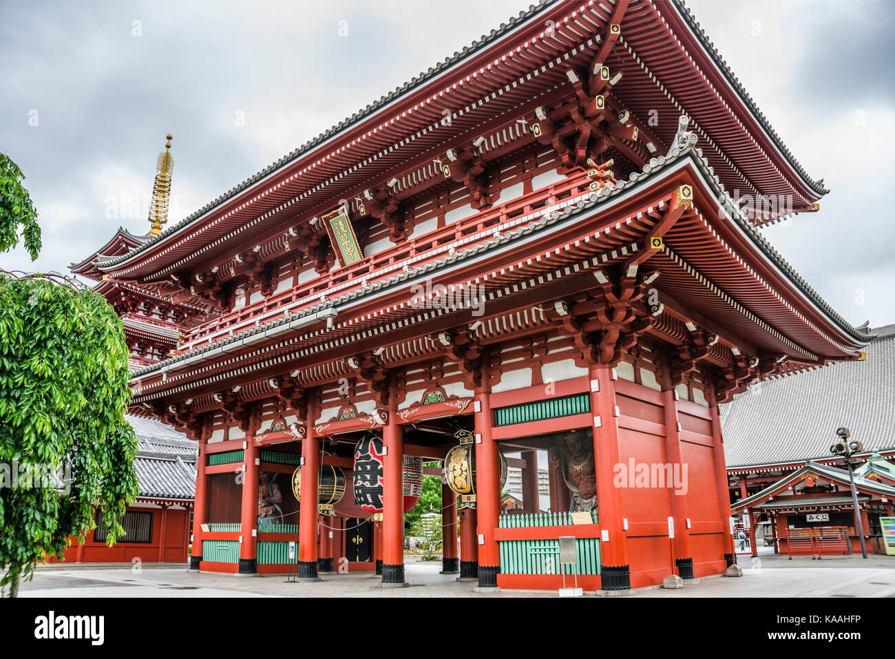 Ancienne entrée Hozomon de l'époque Edo de Sensoji, également connue sous le nom de Temple Asakusa Kannon, Asakusa, Tokyo, Japon Banque D'Images