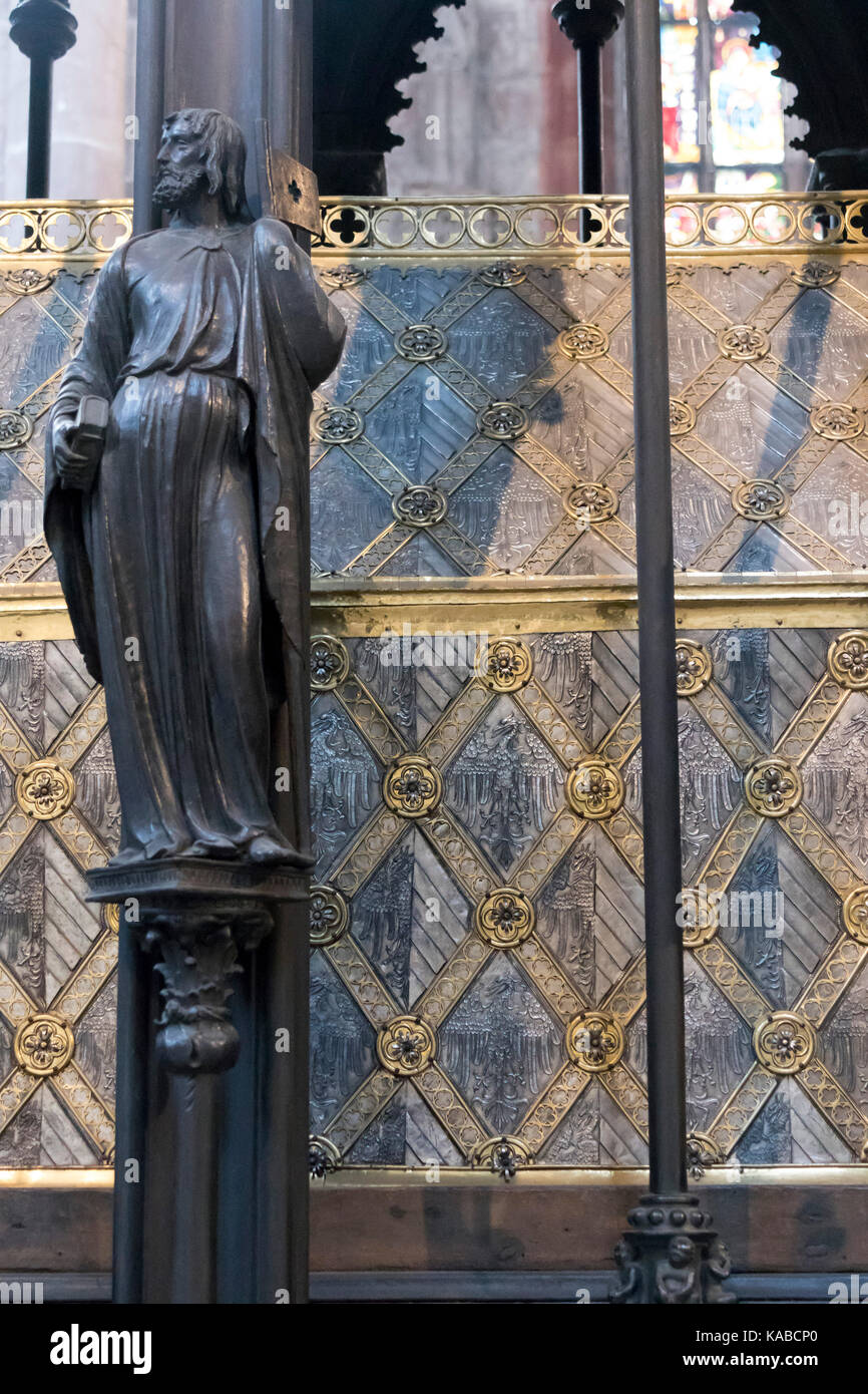 Sanctuaire Saint Sebaldus, Sebalduskirche, Nuremberg, Cénotaphe de 1397, bronze sculpture extérieure par Peter Vischer l'ancien et son fils, 1508-19. Banque D'Images