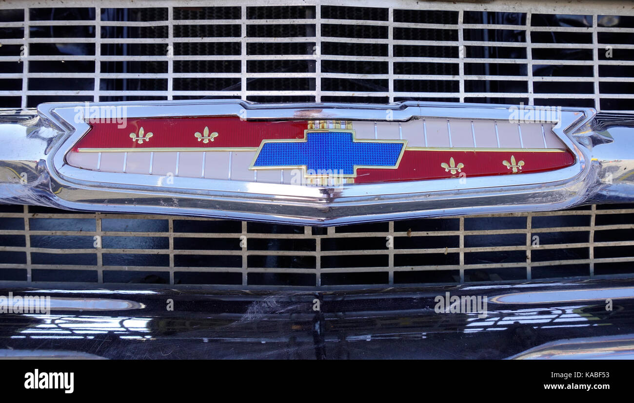 Années 1950 Logo Chevrolet Classic logo sur le grill d'une voiture Banque D'Images