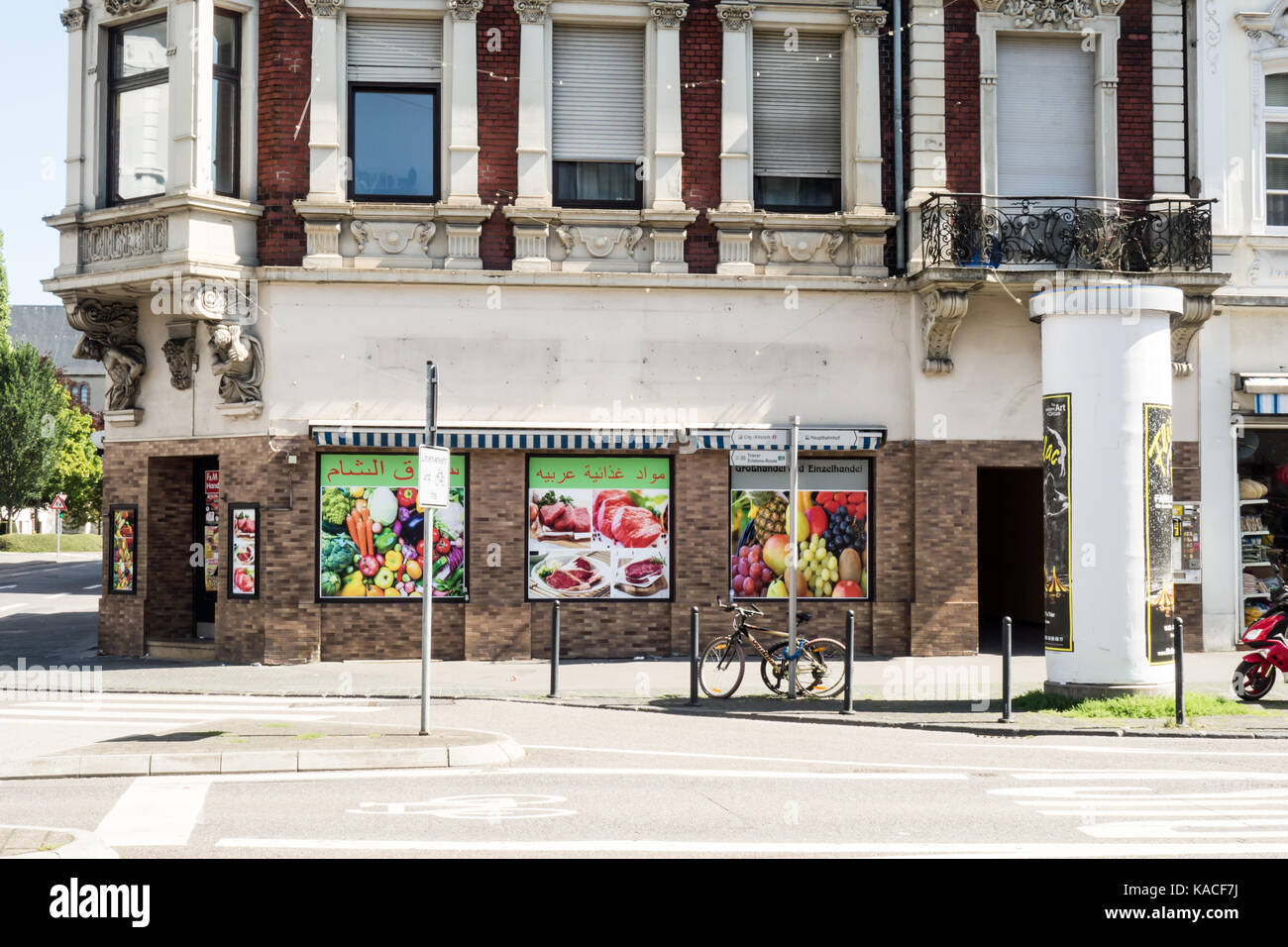 TRÈVES, ALLEMAGNE - 6 août 17 : le marché Assak Alscam est un supermarché libanais spécialisé dans la cuisine asiatique/du Moyen-Orient. Banque D'Images