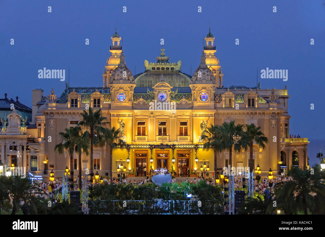 La façade joliment éclairé de casino de Monte Carlo - Monaco Banque D'Images
