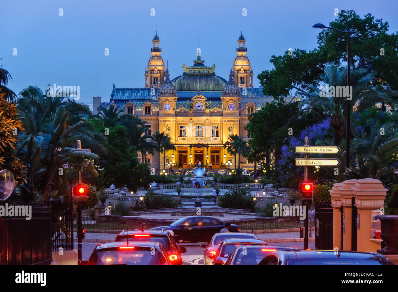 La façade joliment éclairé de casino de Monte Carlo - Monaco Banque D'Images