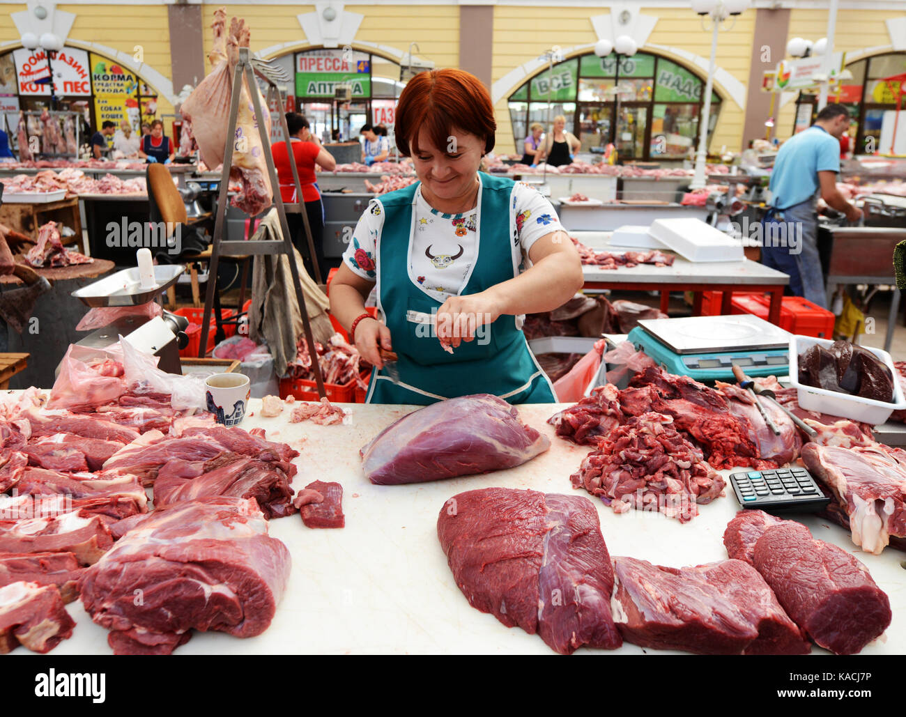 Pryvoz Market est un marché tentaculaire datant de 1827 la vente de produits frais, des biens d'occasion et bon marché. Banque D'Images