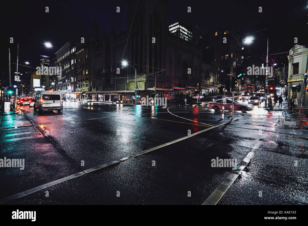 Melbourne central des allées et les rues de la ville y compris Chinatown la nuit après la pluie. Banque D'Images