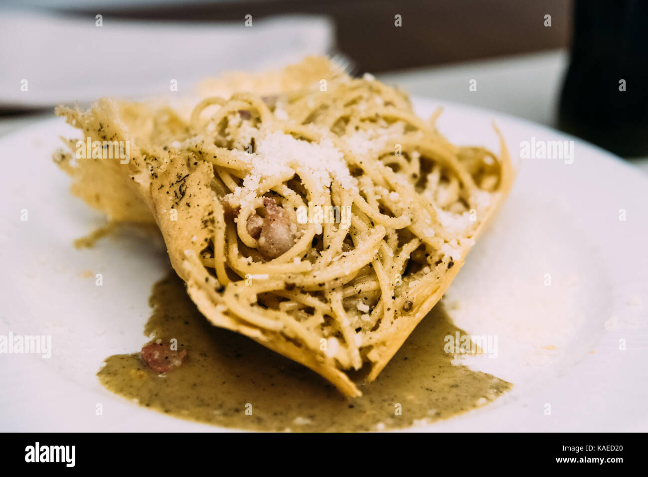 Les pâtes spaghetti avec du fromage Banque D'Images