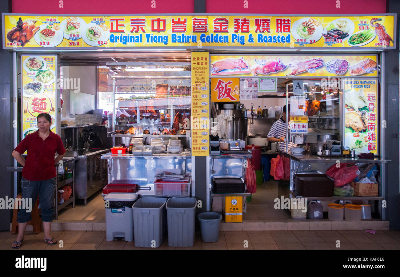 L'intérieur de la stalle de l'alimentation du marché de Singapour, Tiong Bahru Banque D'Images