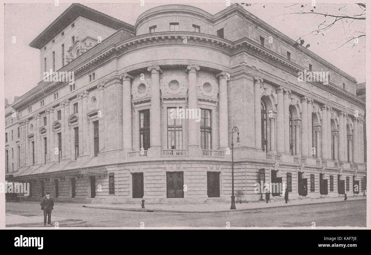 Siècle le théâtre, entre les 62e et 63e rues, sur la 8e Avenue, en face de Central Park. Achevée en 1909, à un coût approximatif… Banque D'Images